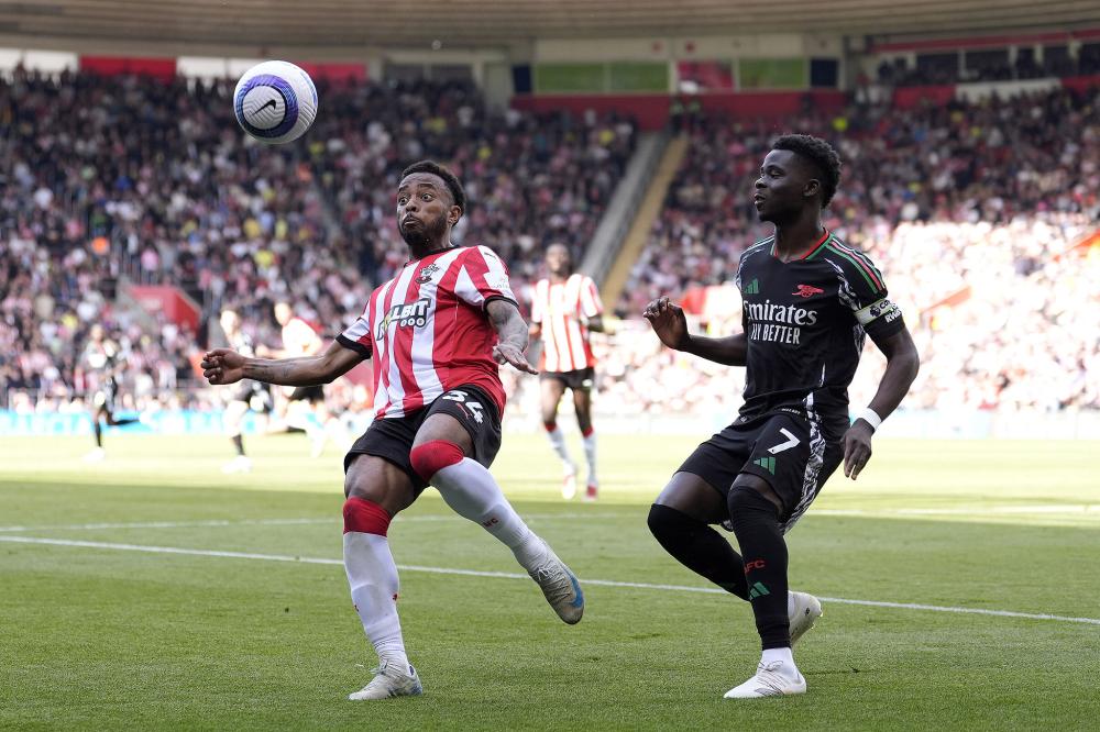 国米vs科莫首发：索默、泽林斯基先发，劳塔罗搭档图拉姆